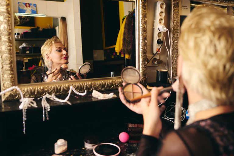 How to Choose the Right Materials for Stage Makeup